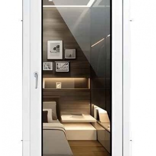 Входная пластиковая дверь со стеклом